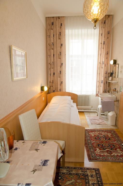 Schweizer Pension Solderer Vienna Room photo