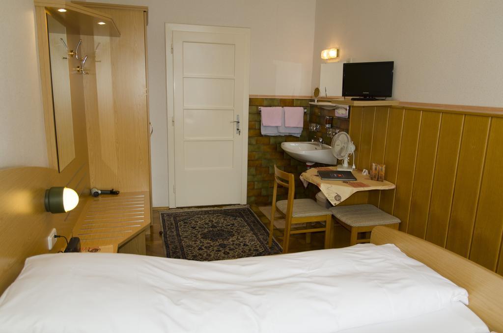 Schweizer Pension Solderer Vienna Room photo