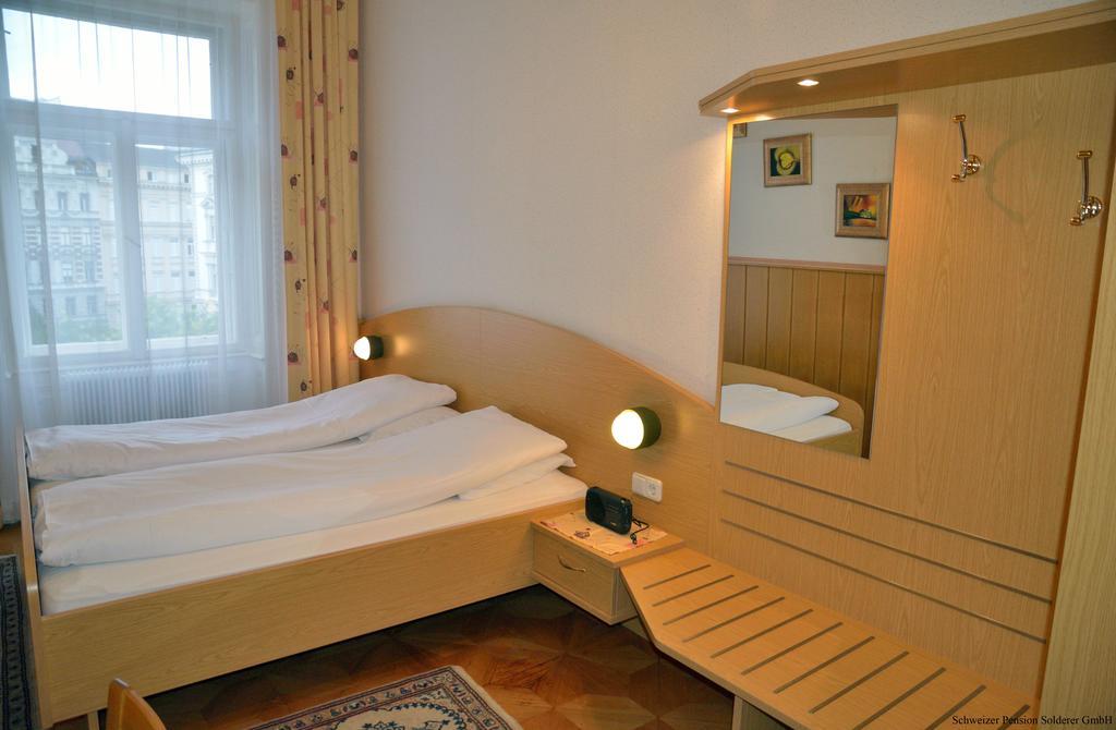 Schweizer Pension Solderer Vienna Room photo
